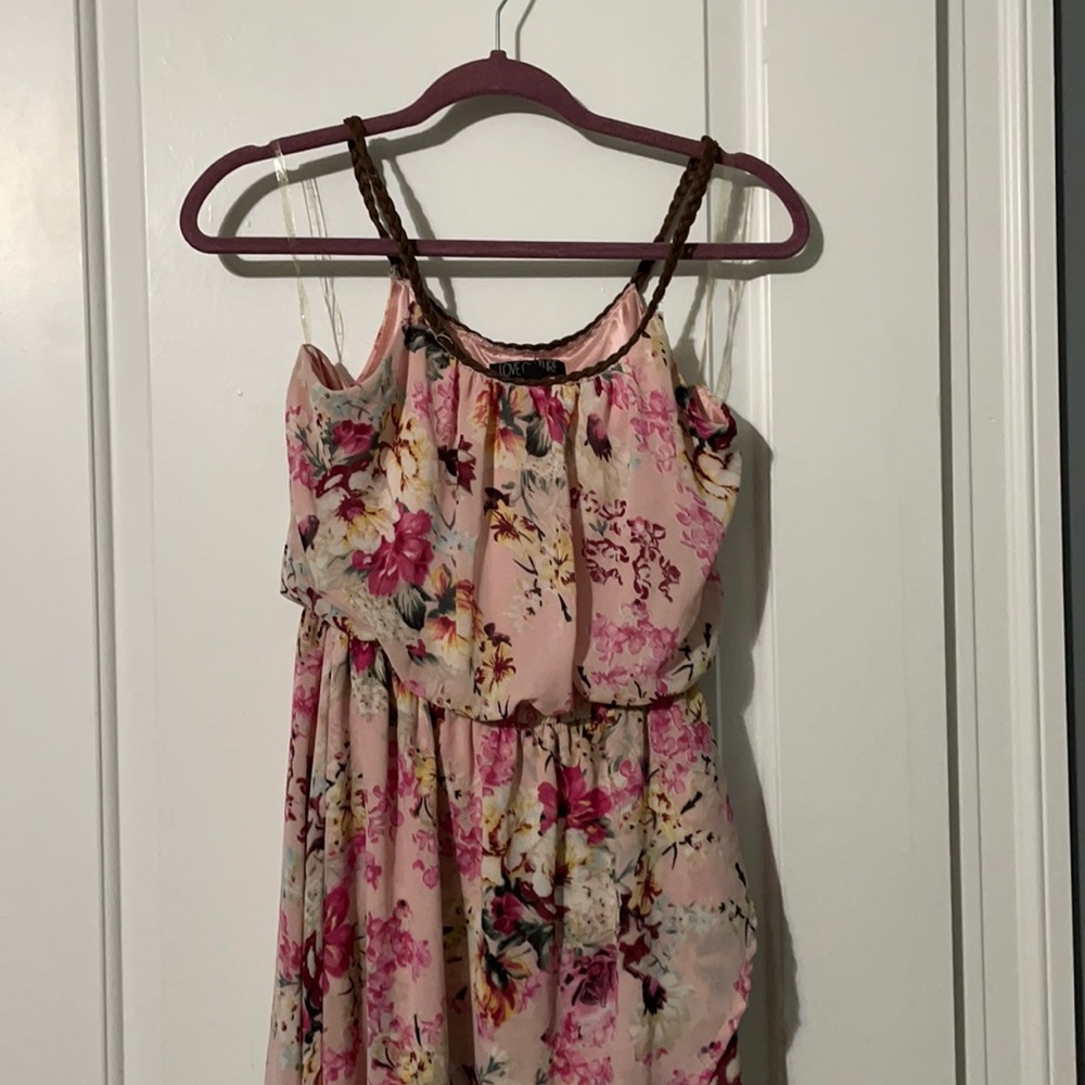 Beautiful floral dress!